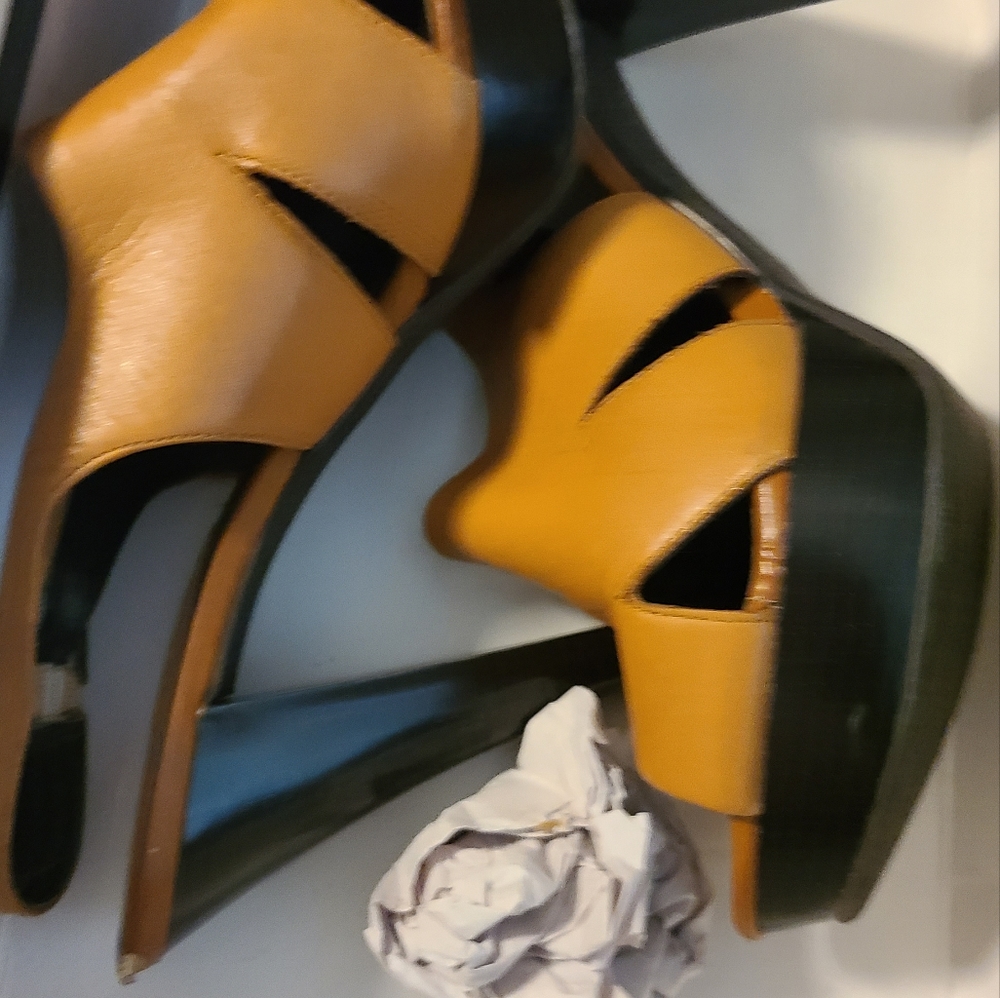 Shoes - Picture 2 of 6
